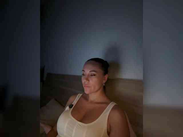 QWEENII webcam