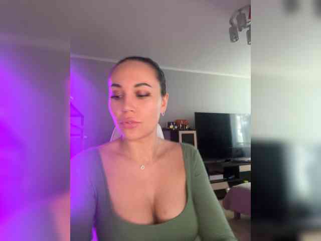 QWEENII webcam