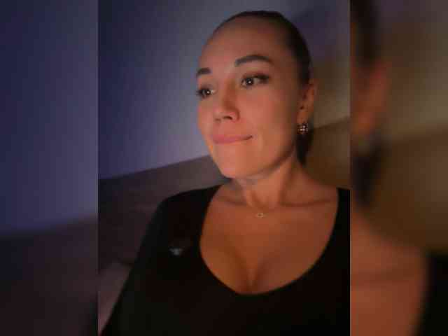 QWEENII webcam