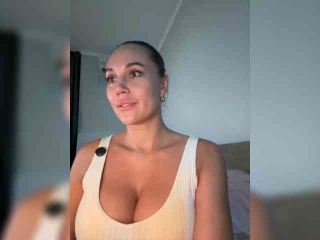 QWEENII webcam