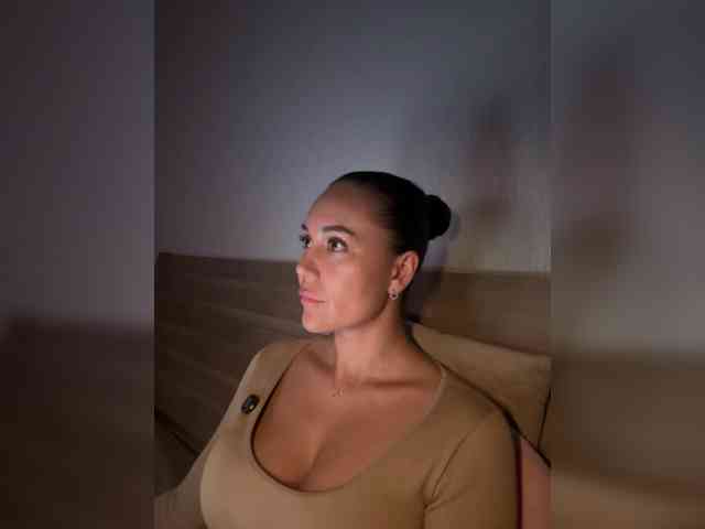 QWEENII webcam