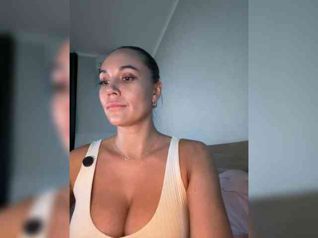 QWEENII webcam