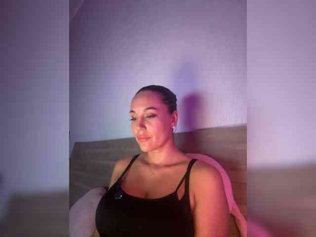 QWEENII webcam
