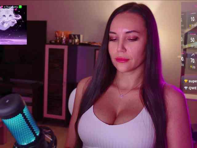 QWEENII webcam
