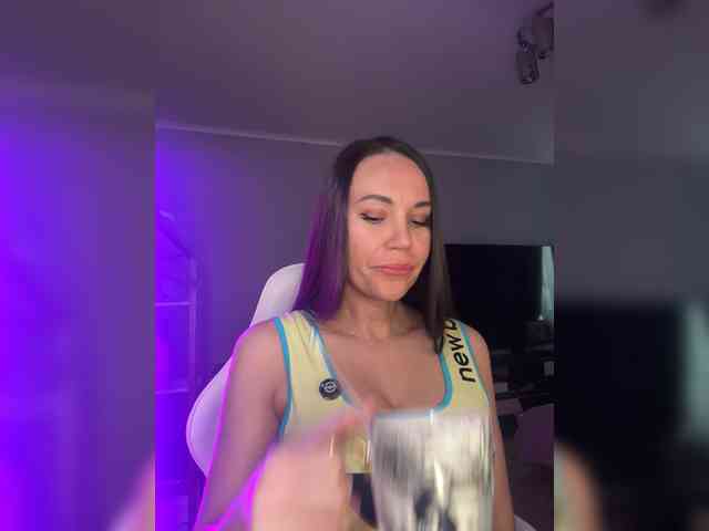 QWEENII webcam