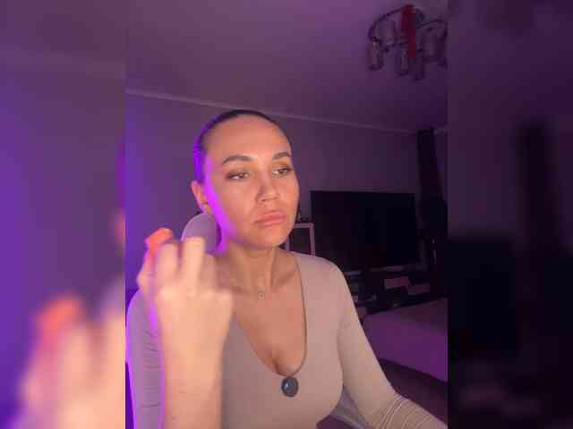 QWEENII webcam