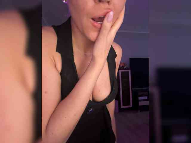 QWEENII webcam