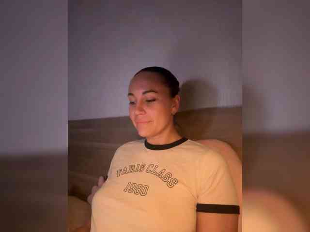 QWEENII webcam