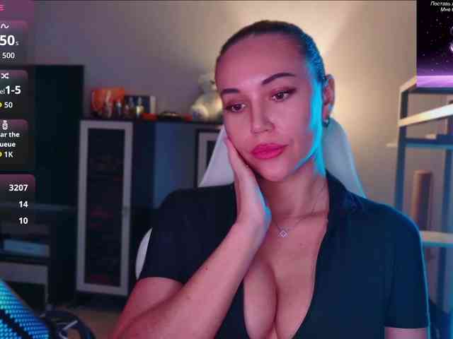 QWEENII webcam