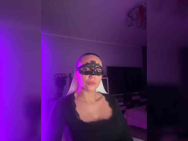 QWEENII webcam