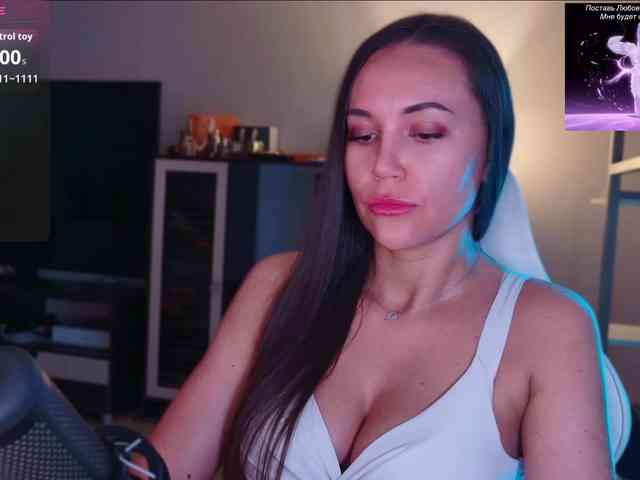 QWEENII Live Webcam on BongaCams