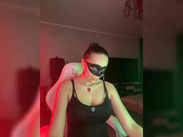 QWEENII webcam