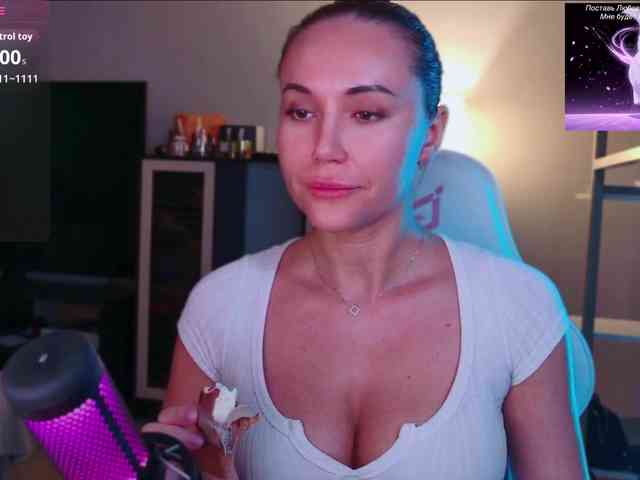 QWEENII webcam