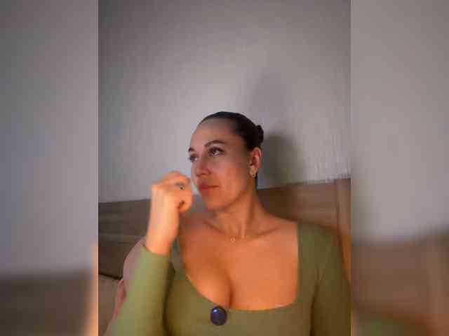 QWEENII webcam