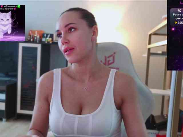QWEENII webcam