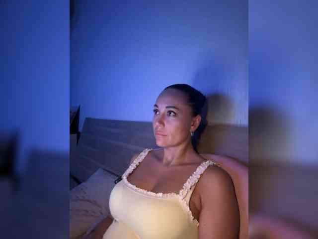 QWEENII webcam