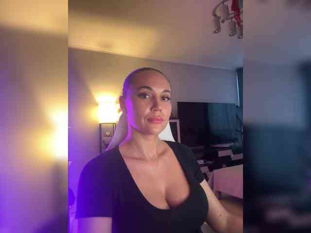 QWEENII webcam
