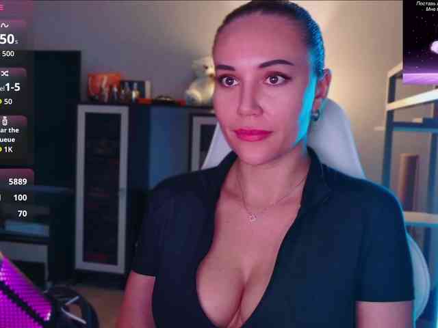 QWEENII webcam