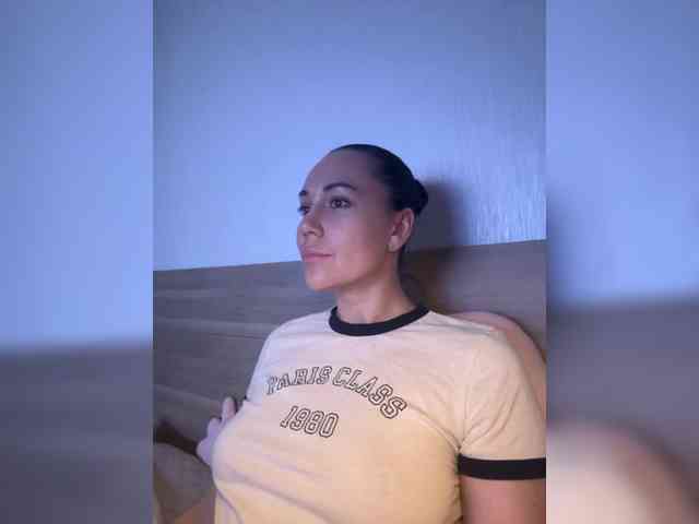QWEENII webcam