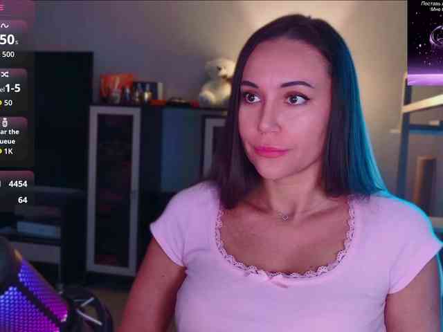 QWEENII webcam