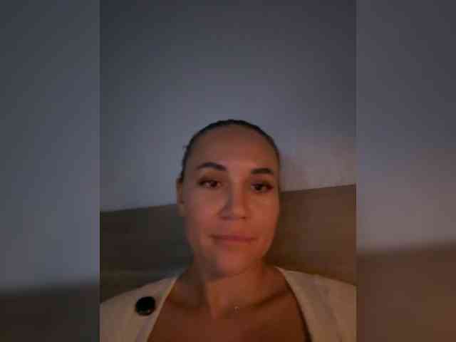 QWEENII webcam