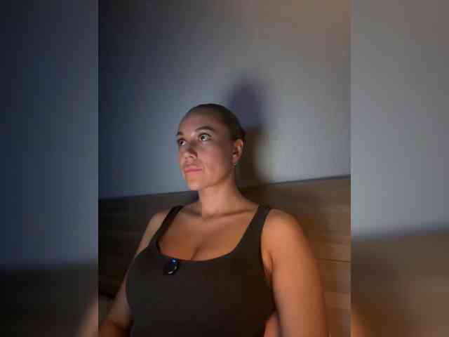 QWEENII webcam