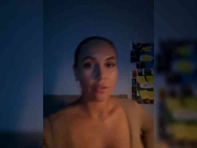 QWEENII webcam