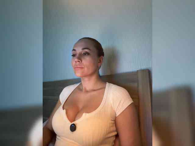 QWEENII webcam