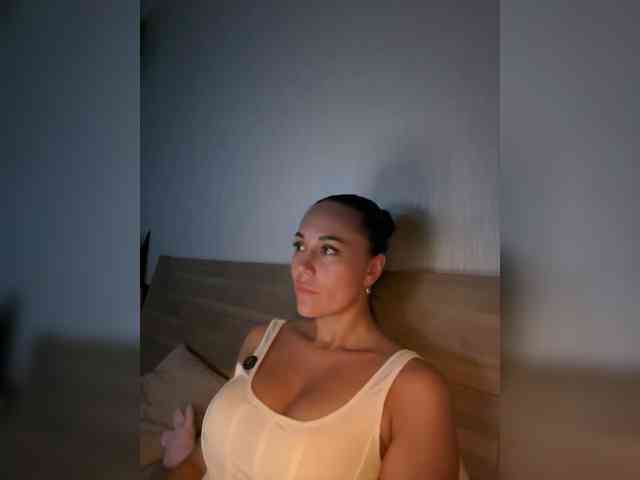 QWEENII webcam