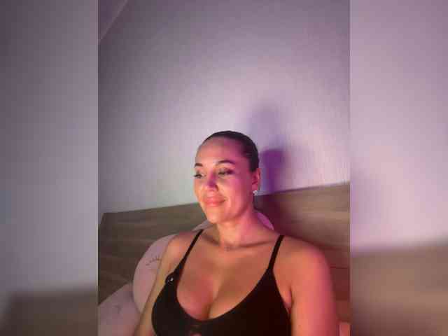 QWEENII webcam