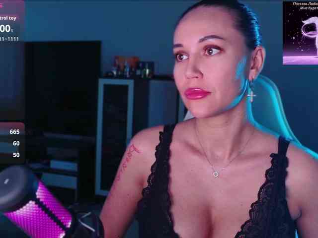 QWEENII webcam