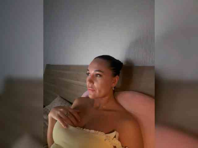 QWEENII webcam