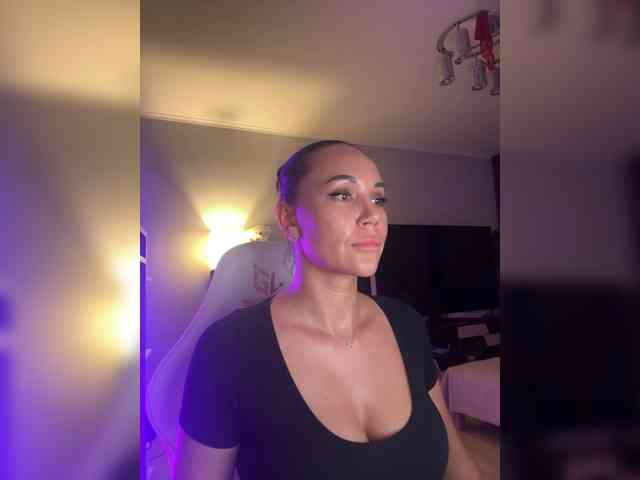 QWEENII webcam
