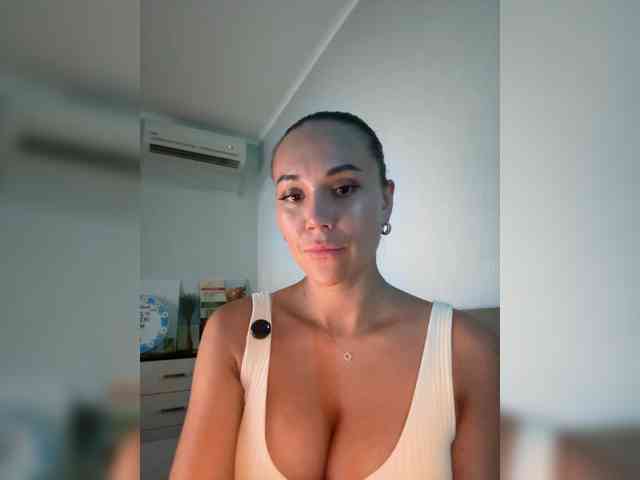 QWEENII webcam
