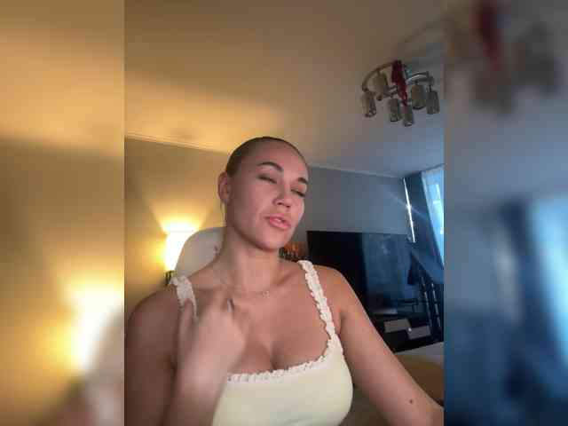 QWEENII webcam
