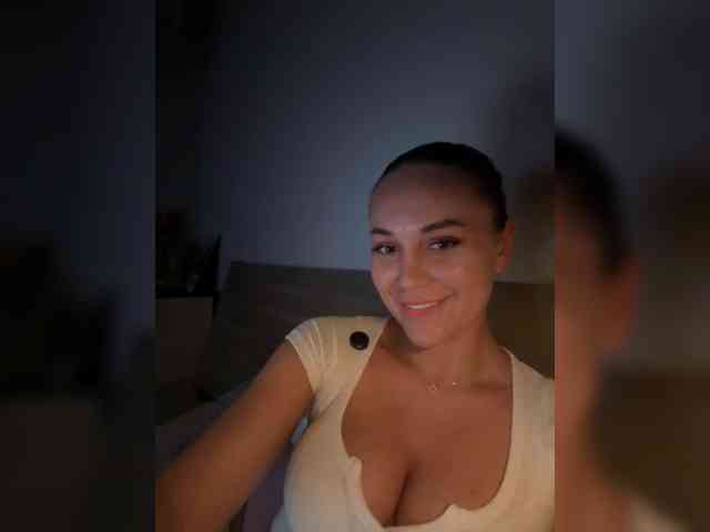 QWEENII webcam