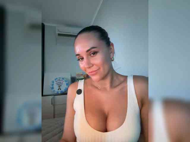 QWEENII webcam
