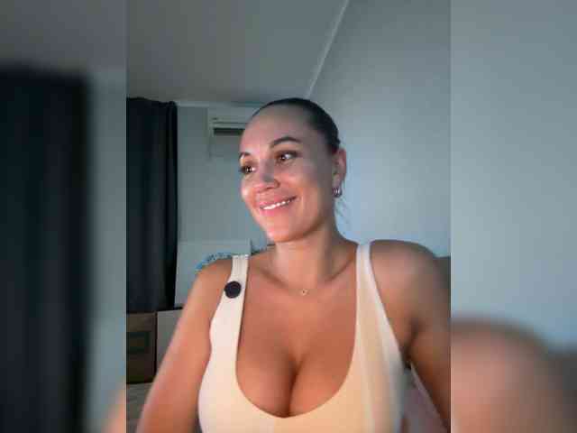 QWEENII webcam