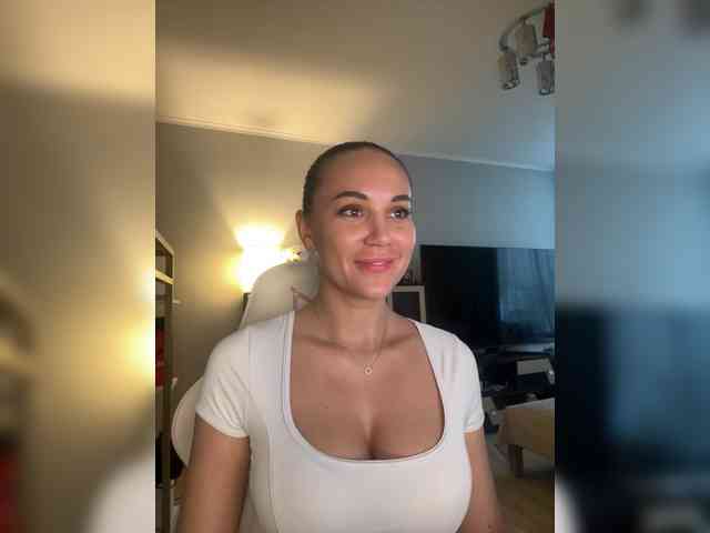 QWEENII webcam