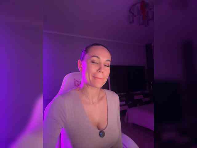 QWEENII webcam