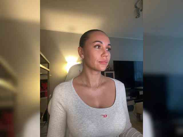 QWEENII webcam