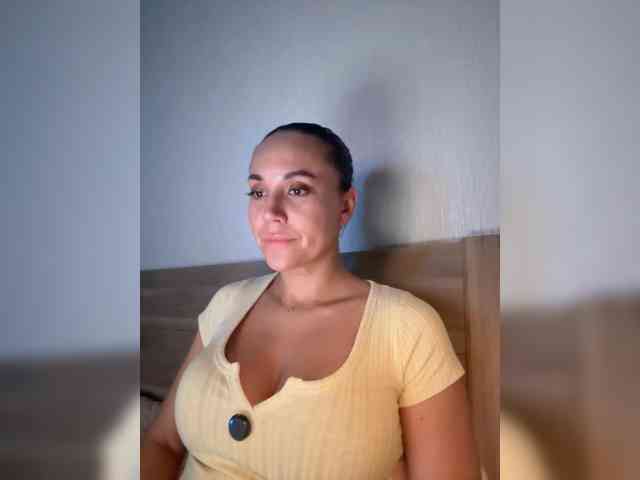 QWEENII webcam