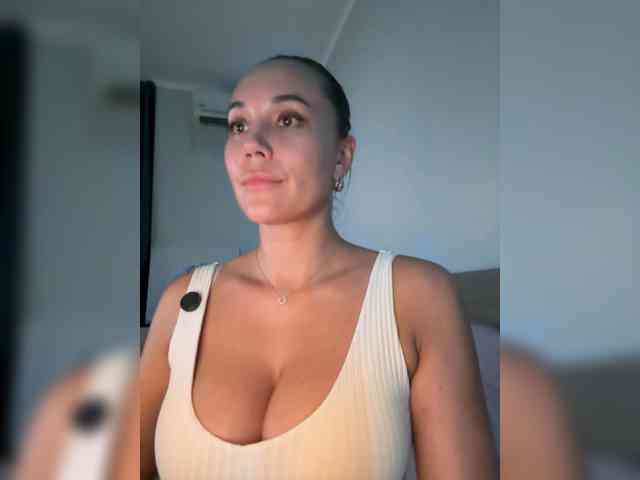 QWEENII webcam