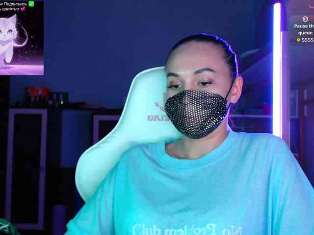 QWEENII webcam