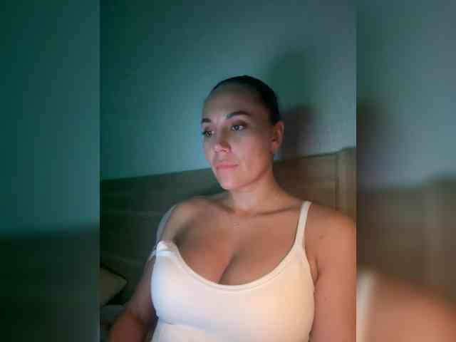 QWEENII webcam