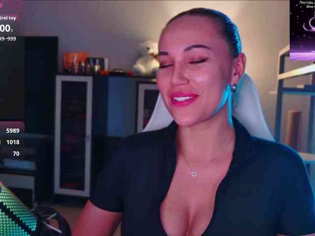 QWEENII webcam