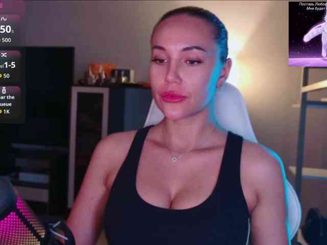 QWEENII Live Webcam on BongaCams