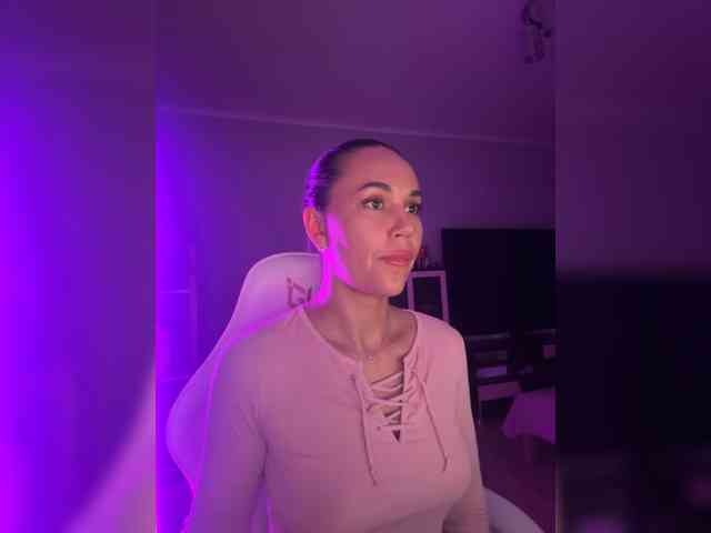 QWEENII webcam