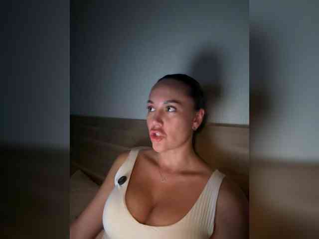QWEENII webcam