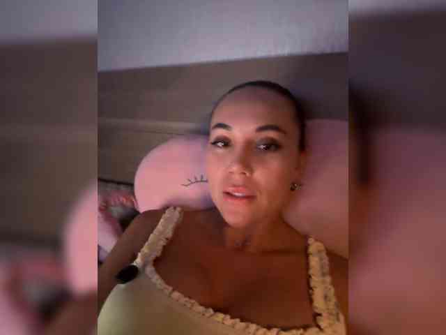 QWEENII webcam